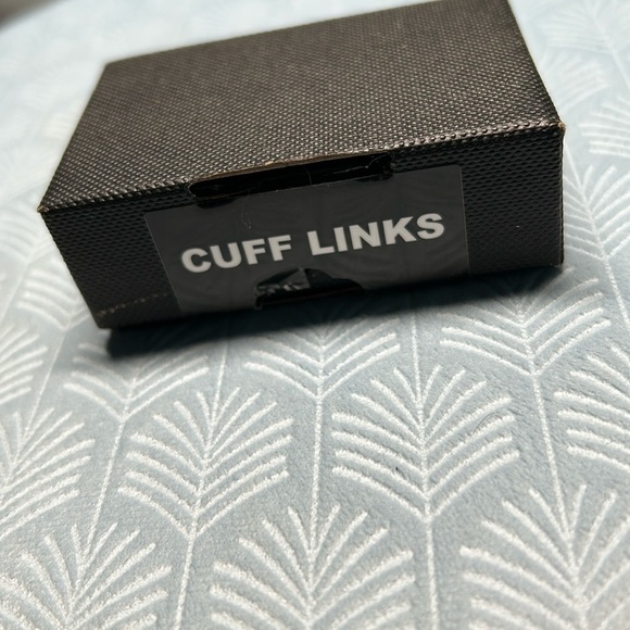 black O cuff links - Picture 2 of 8